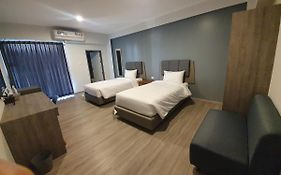 Neo Hotel (เป็นหนึ่ง)